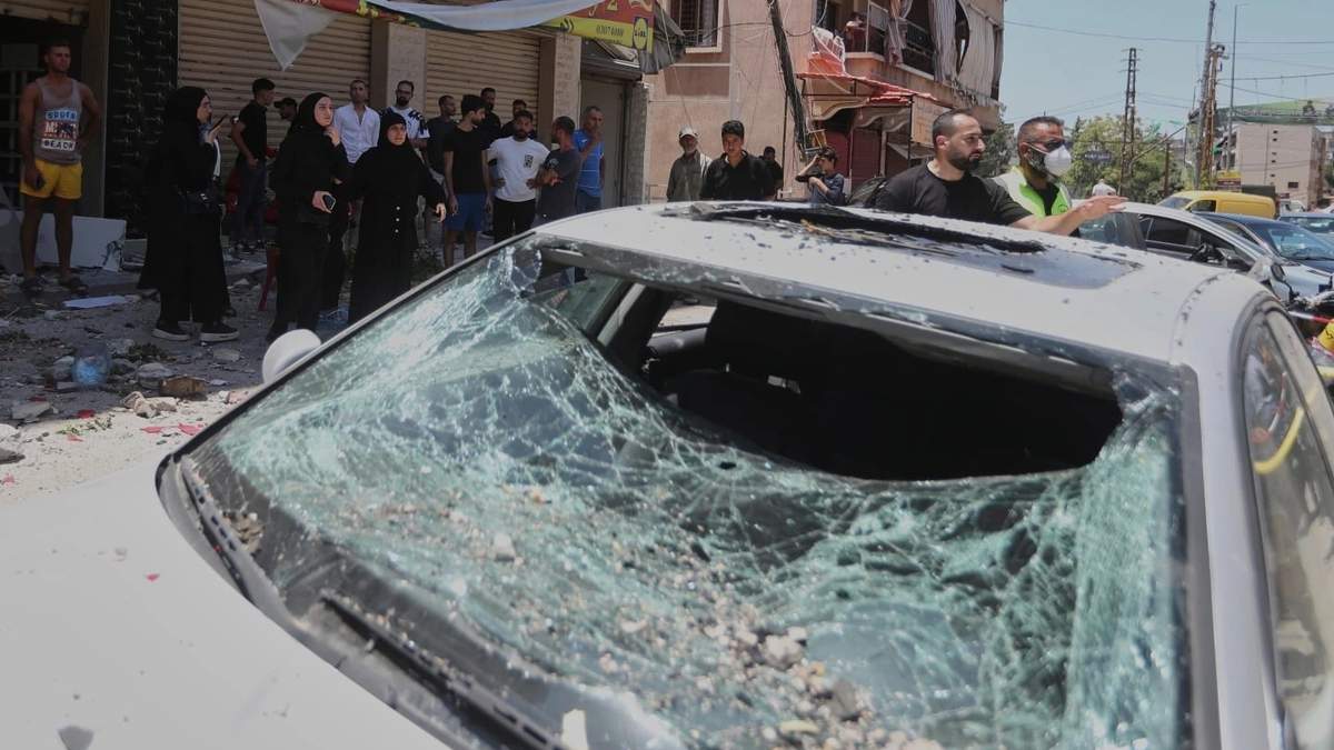 Un muerto y 11 heridos en intensos ataques israelíes en el sur del Líbano