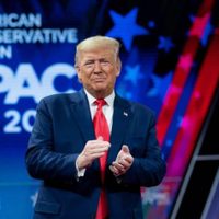 Trump afronta batalla por el control del Partido Republicano con casi 31 mdd en el bolsillo
