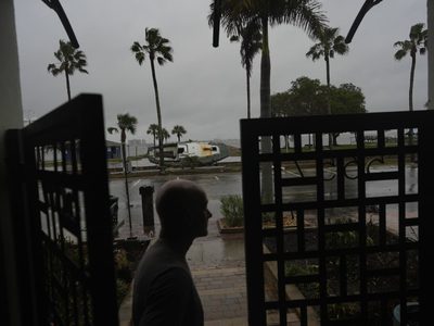 Millones se quedan sin luz en Florida tras la llegada del huracán Milton