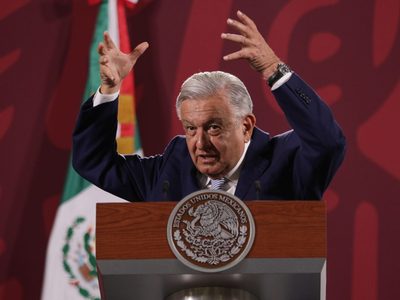 AMLO se burla por dichos de populismo de Zedillo y Calderón en España: "ternuritas"