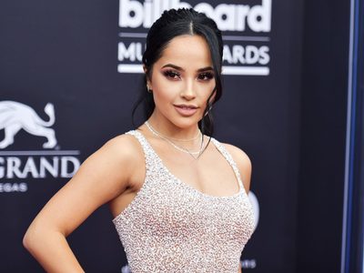 ¿Por qué le hacen esto? Becky G no lo puede creer y rompe a llorar sobre el escenario