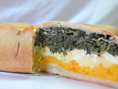 Tarta tricolor de verdura: la receta más canchera y rendidora que necesitás este domingo para comer rico