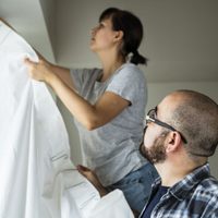 El truco sencillo y económico de las lavanderías para limpiar tus cortinas en solo 4 pasos