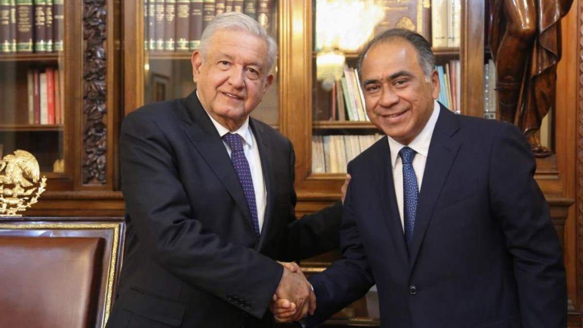 El presidente López Obrador y el gobernador saliente de Guerrero, Héctor Astudillo
