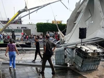 Colapsa estructura en Feria del Libro de Nezahualcóyotl; hay cinco lesionados (Videos)