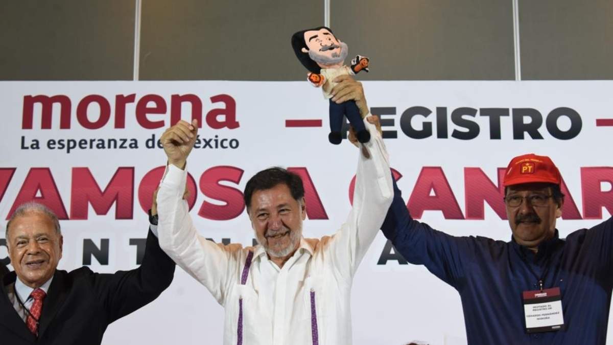 Gerardo Fernández Noroña con los dirigentes de su partido