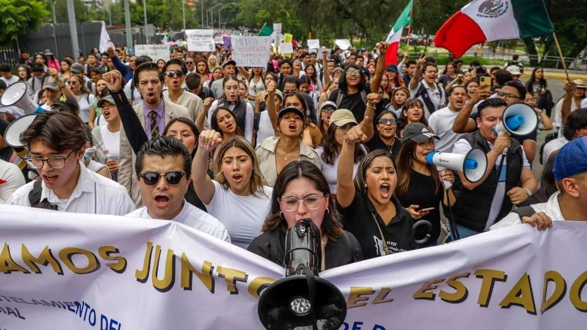 Alumnas de la UNAM niegan influencia de profesores en contra la reforma al Poder Judicial