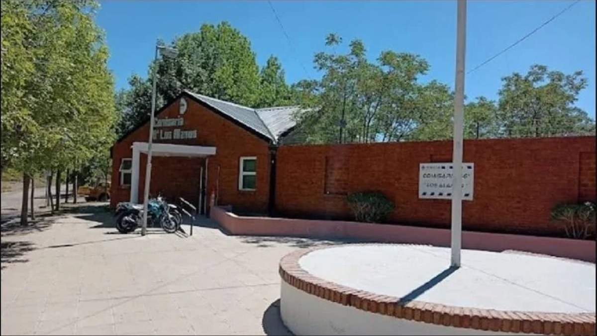 Policías de la comisaría 46 investigan el sangriento episodio. Fuente (Policía de Neuquén)