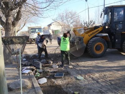 La municipalidad advirtió que instalará cámaras para detectar a quienes arrojen basura en lugares no permitidos