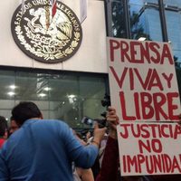 'Ya basta de balas”: cientos de periodistas reclaman justicia en CDMX y varios estados