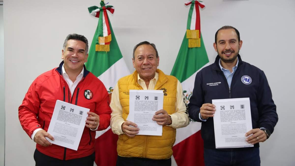 Alejandro Moreno (PRI), Jesús Zambrano (PRD) y Marko Cortés (PAN), en el registro de su coalición electoral Fuerza y Corazón por México