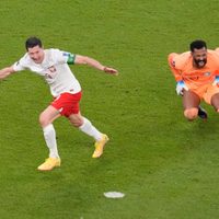 Polonia doma 2-0 a Arabia Saudita y mete presión a México y Argentina