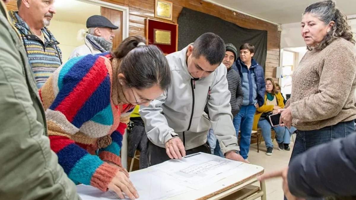 Habrá rampas y escaleras, un playón recreativo, otro institucional y un espacio de estacionamiento. Fuente: (Gobierno de Neuquén)