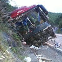 Chiapas: Autobús de pasajeros se queda sin frenos y vuelca; hay 13 muertos