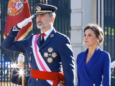 La reina Letizia deslumbró en Pascua Militar con un diseño que tiene: tajo infinito. ¡Infalible!