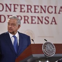 AMLO plantea repartir libros en casas o tianguis en estados amparados
