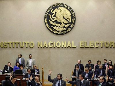 Vinculan a proceso a 4 directivos del INE por irregularidad en contrato millonario