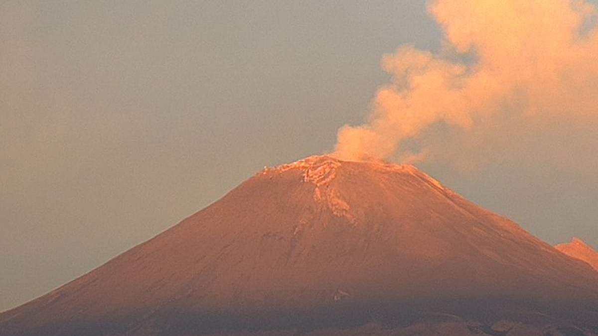El volcán Popocatépetl la mañana de este sábado