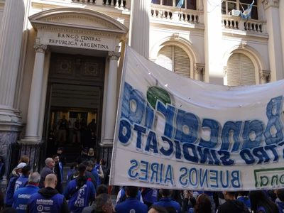 Bancarios amenazan con profundizar el plan de lucha por el cierre de tesorerías del BCRA