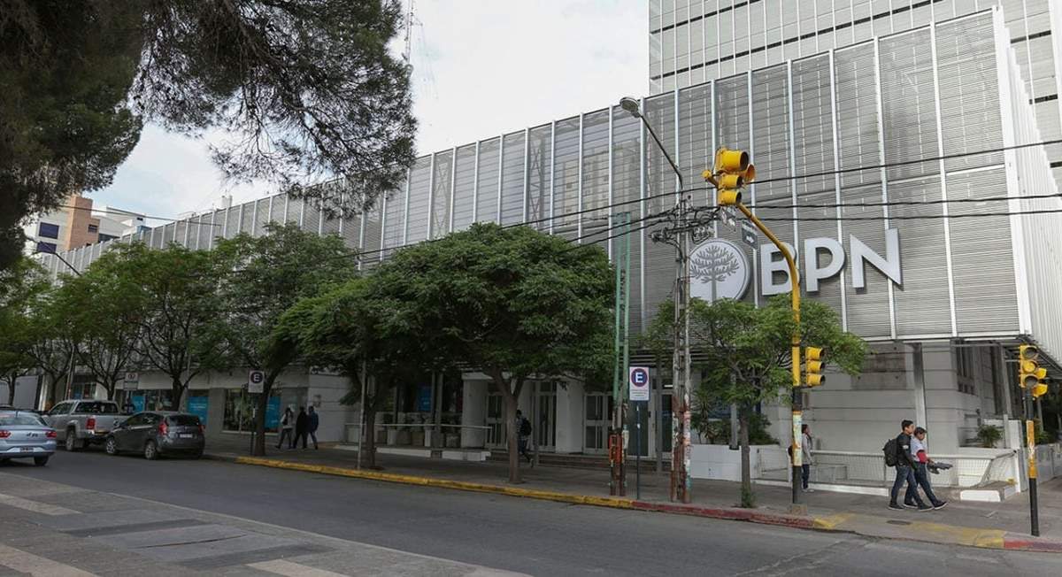 Casa matriz del Banco Provincia de Neuquén.  Fuente: (Neuquén Informa).