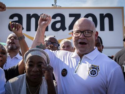 Trabajadores de Amazon irán a huelga en varias instalaciones mientras sindicato busca pacto laboral