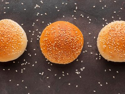 Panes rellenos de mozzarella: no gastes en la panadería y prepará más de 12 unidades con esta receta