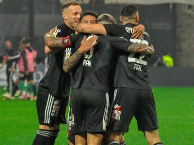 Deportivo Riestra volvió a ganar y otra vez es el puntero