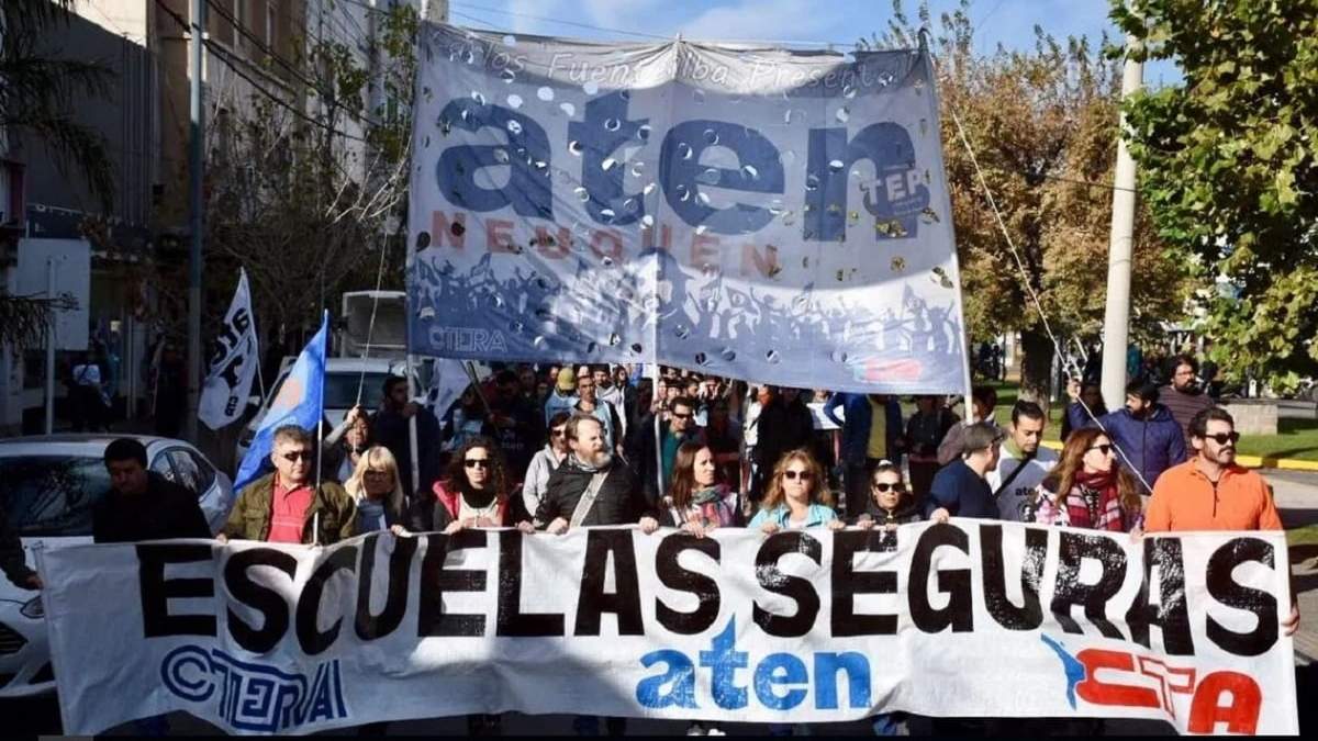 Docentes de neuquén adhirieron al paro nacional pero el gobierno anticipó que no mejorará la propuesta salarial. Fuente: (Facebook)