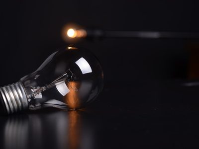 Tarifas eléctricas: el ENRE firmó un acuerdo de asesoramiento con el CONICET
