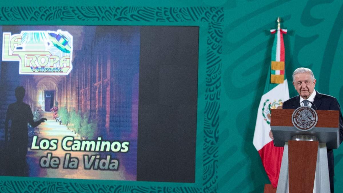 López obrador pidió ahora que pusieran la melodía "Los caminos de la vida"