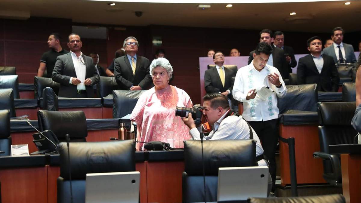 Beatriz Paredes, en la sesión de la Comisión Permanente en el Senado