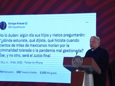 AMLO llama "el mesías del conservadurismo" a Enrique Krauze