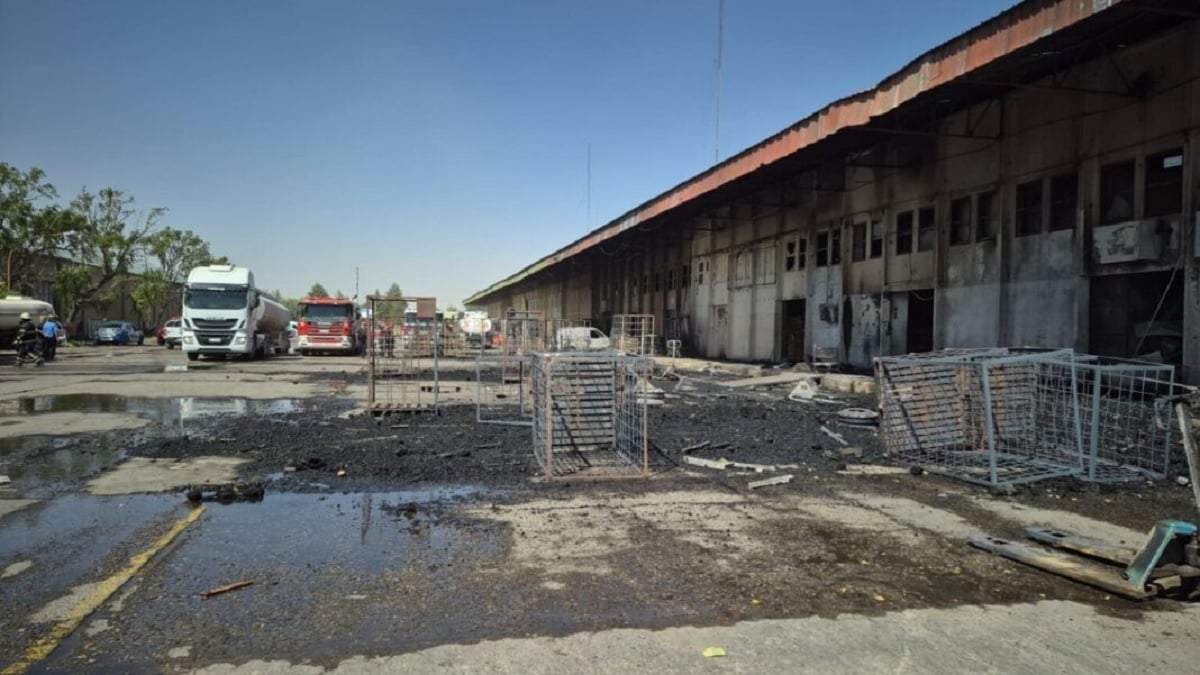 Varias horas demandó la extinción del incendio en el Mercado Concentrador de Neuquén. Fuente (Centenario Digital)