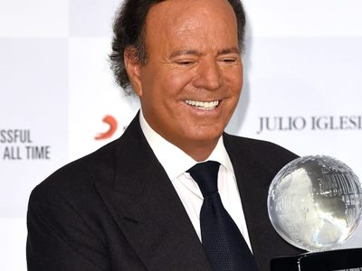 Se cumplen 50 años de la conmovedora visita de Julio Iglesias a Orense, la tierra de sus padres