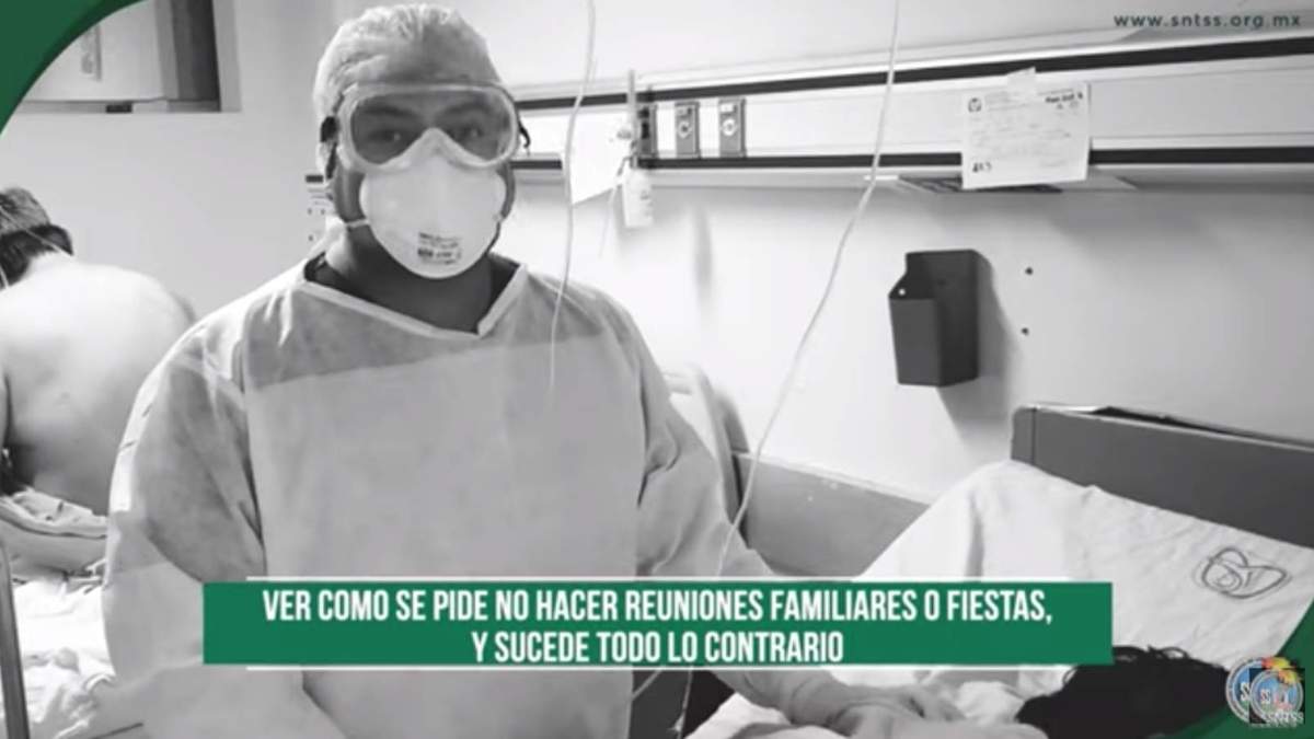 Escena del video del personal del IMSS
