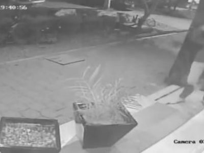 Con "llave china", sujeto roba a una mujer en Tlatelolco (Video)