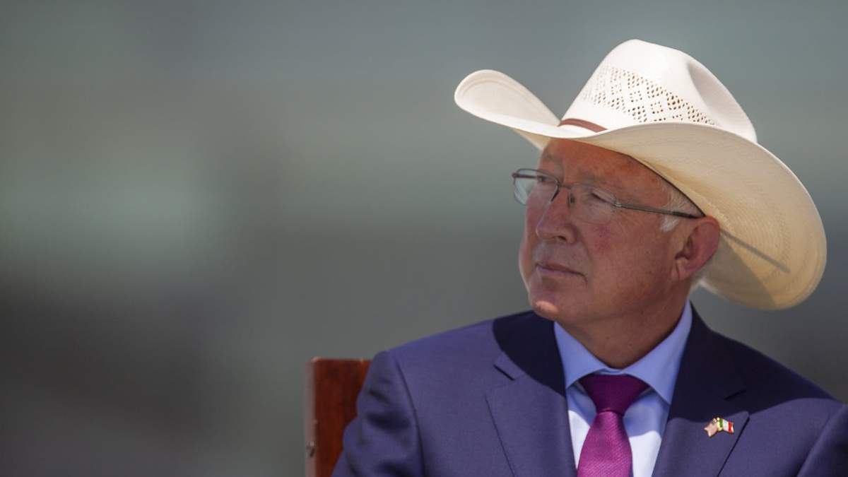 El embajador estadunidense Ken Salazar