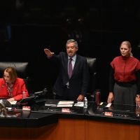 De la Fuente defiende el nombramiento de políticos en embajadas y consulados