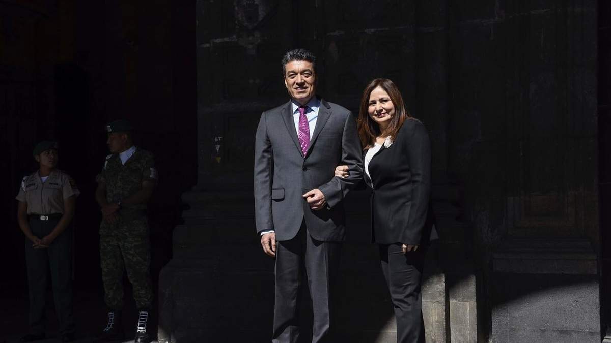 Escandón Cadenas y su esposa, Rosalinda López, recién fallecida