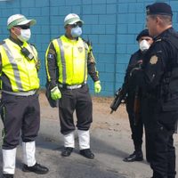 Guatemala cierra su frontera con México