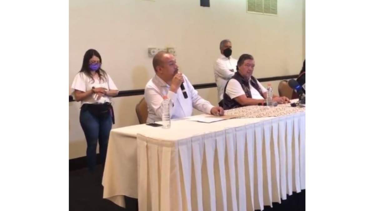 El presidente estatal de Morena, Rafael Figueroa, con Jorge Hank Rhon.