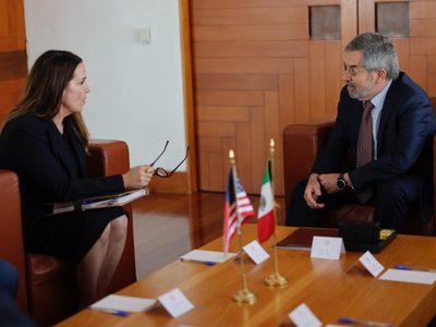 De la Fuente y zar antidrogas de EU discuten política bilateral sobre sustancias ilícitas y armas