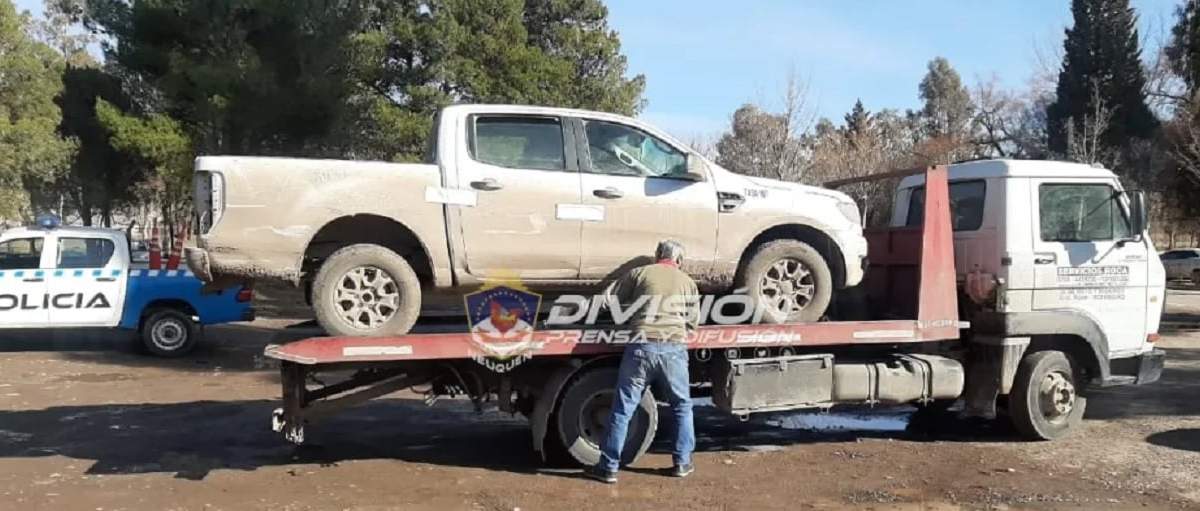 Camioneta recuperada en San Patricio del Chañar. Fuente: (Policía Neuquén).