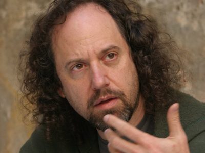Marcovich reclama a fan por vender discos firmados de Caifanes para pagar el hospital de su hija