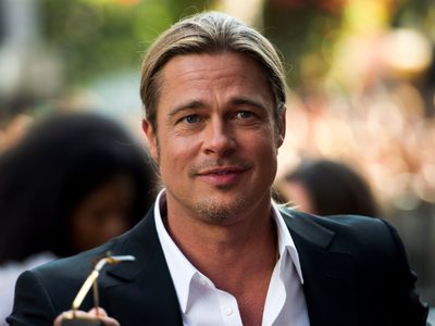 ¡Es mucho más joven! Brad Pitt activó las alarmas de un nuevo romance. ¿Con quién?