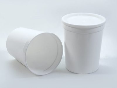 Con un envase plástico vacío y unos pedazos de corcho: creá esta maceta re moderna y chic