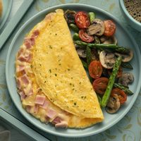 Receta del omelette de jamón y queso, un plato fácil que tiene historia