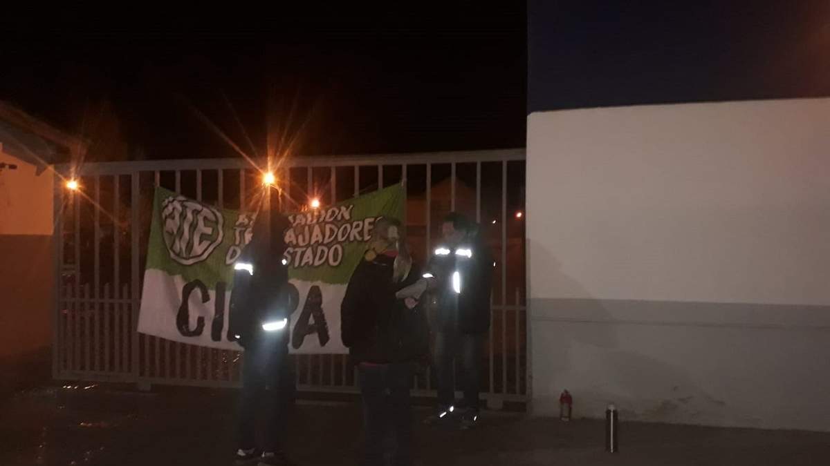 Bloqueo de ATE Centenario. Fuente: (Minuto Neuquén).