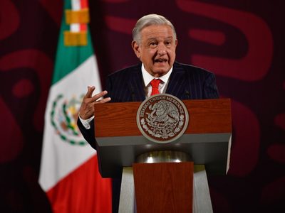 AMLO pide al policía que mató a normalista de Ayotzinapa que se entregué