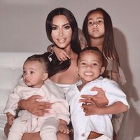 La foto viral entre Kim Kardashian y una de sus hijas enterneció a todos en redes